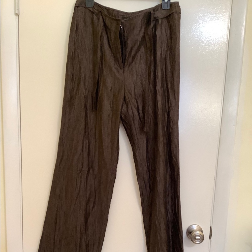 Louben Pants crinkle fabric.